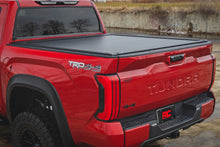 Cargar imagen en el visor de la galería, Rough Country Power Retractable Bed Cover | 5 Foot 7 Inch Bed 2022 - 2026 Toyota Tundra