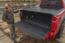 Cargar imagen en el visor de la galería, Rough Country Power Retractable Bed Cover | 5 Foot 7 Inch Bed 2022 - 2026 Toyota Tundra