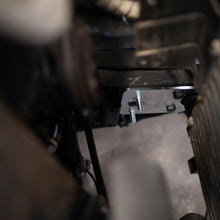 Load image into Gallery viewer, 86-95 Suzuki Samurai Power Steering Gear Box Flat Bracket - RHD Low Range Offroad