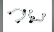 Cargar imagen en el visor de la galería, Freedom Off-Road Front Upper Control Arms for 2-4 Inch Lift Uni-Ball 01-07 Toyota Sequoia/00-06 Toyota Tundra