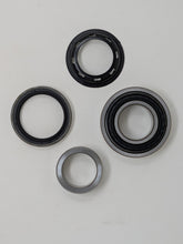 Cargar imagen en el visor de la galería, Rear Wheel / Axle Bearing, Press Collar, Seal | 1986 - 1995 Suzuki Samurai &amp; 1990 - 2015 Jimny