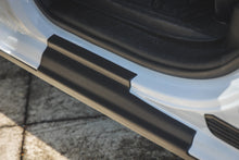 Cargar imagen en el visor de la galería, Trail Cladding Rocker Sill Plates Ram 1500 2WD/4WD (2019-2026) Rough Country