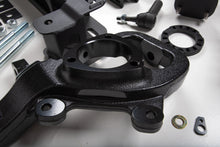 Cargar imagen en el visor de la galería, Zone Offroad 4in. Suspension Lift Kit w/ Large Bore Knuckle and Fox Adventure Series Shocks | ZOND152F | 2025 - 2026 Ram 1500