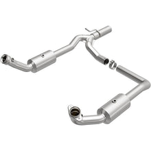 Cargar imagen en el visor de la galería, Magnaflow 09-13 Ford E-350 Super Duty V10 6.8 OEM Underbody Direct Fit Catalytic Converter