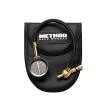 Cargar imagen en el visor de la galería, Method Medidor de desinflado de aire de latón 0-60 PSI - Negro