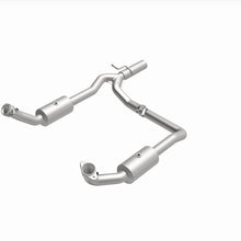 Cargar imagen en el visor de la galería, Magnaflow 09-13 Ford E-350 Super Duty V10 6.8 OEM Underbody Direct Fit Catalytic Converter