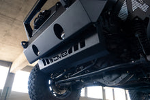 Cargar imagen en el visor de la galería, DV8 Offroad 18-23 Jeep Wrangler JL/JT Parachoques delantero Barra estabilizadora Desconexión Placa de deslizamiento del motor