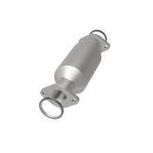 Cargar imagen en el visor de la galería, Magnaflow 95-99 Toyota Tacoma / 1997 Geo Prizm Direct-fit Catalytic Converter