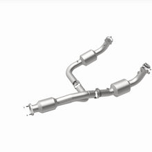 Cargar imagen en el visor de la galería, Magnaflow 12-20 Chevrolet Express 4500 Underbody 6.0L Direct Fit Catalytic Converter