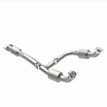 Cargar imagen en el visor de la galería, Magnaflow 12-20 Chevrolet Express 4500 Underbody 6.0L Direct Fit Catalytic Converter