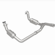 Cargar imagen en el visor de la galería, Magnaflow 19-20 GMC Sierra 1500 Single Underbody 4.3L/5.3L Direct Fit Catalytic Converter