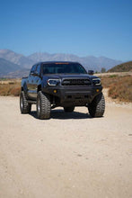 Cargar imagen en el visor de la galería, Parachoques del cabrestante delantero de la serie Pro Toyota Tacoma 05-15 Body Armor 4x4