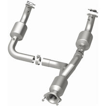 Cargar imagen en el visor de la galería, Magnaflow 12-20 Chevrolet Express 4500 Underbody 6.0L Direct Fit Catalytic Converter