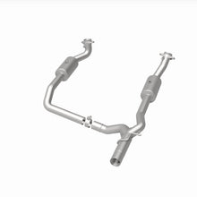 Cargar imagen en el visor de la galería, Magnaflow 09-13 Ford E-350 Super Duty V10 6.8 OEM Underbody Direct Fit Catalytic Converter