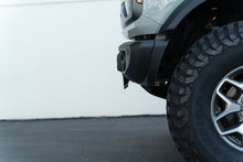 Cargar imagen en el visor de la galería, DV8 Offroad 21-23 Ford Bronco Capable Bumper Front License Plate Mount