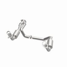 Cargar imagen en el visor de la galería, Magnaflow 04-06 Chevrolet Silverado 1500 5.3L Direct Fit Catalytic Converter