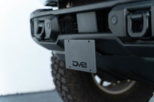 Cargar imagen en el visor de la galería, DV8 Offroad 21-23 Ford Bronco Capable Bumper Front License Plate Mount