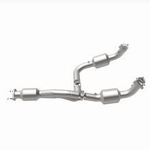 Cargar imagen en el visor de la galería, Magnaflow 12-20 Chevrolet Express 4500 Underbody 6.0L Direct Fit Catalytic Converter