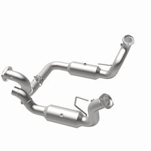 Cargar imagen en el visor de la galería, Magnaflow 20-22 Ford F-250 SD Single Underbody Direct Fit Cat Converter