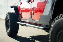 Cargar imagen en el visor de la galería, DV8 Offroad 20-23 Jeep Gladiator JT Rock Pieles