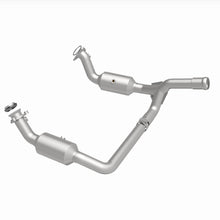 Cargar imagen en el visor de la galería, Magnaflow 19-20 GMC Sierra 1500 Single Underbody 4.3L/5.3L Direct Fit Catalytic Converter
