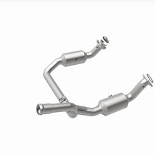 Cargar imagen en el visor de la galería, Magnaflow 19-20 GMC Sierra 1500 Single Underbody 4.3L/5.3L Direct Fit Catalytic Converter
