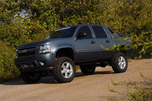 Cargar imagen en el visor de la galería, gm-lift-kit_208-installed-1_1_1.jpg