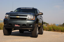 Cargar imagen en el visor de la galería, gm-lift-kit_208-installed-2_1.jpg