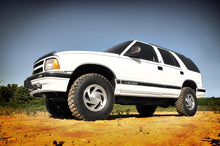 Cargar imagen en el visor de la galería, gm-lift-kit_242n2-installed.jpg