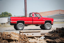 Cargar imagen en el visor de la galería, gm-lift-kit_256n2-85-red-silverado-ps.jpg