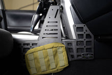Cargar imagen en el visor de la galería, DV8 Offroad 10-23 Toyota 4Runner Consola central Paneles Molle y montaje de dispositivo