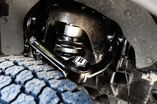 Cargar imagen en el visor de la galería, ICON 21-23 Ford F150 Tremor 2.5-3in Serie 2.5 VS Kit de amortiguadores roscados IR