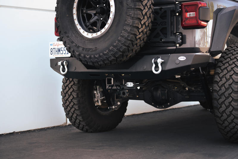 DV8 Offroad 07-21 Jeep Wrangler (JK/JL) Enganche atornillable con luces