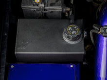 Cargar imagen en el visor de la galería, Mishimoto 01-07 Chevy/GMC 6.6L Duramax Degas Tank - Black