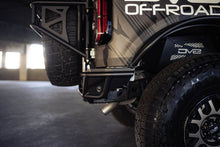 Cargar imagen en el visor de la galería, Parachoques trasero DV8 Offroad 21-23 Ford Bronco Competition Series