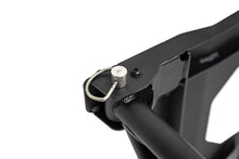 Cargar imagen en el visor de la galería, DV8 Offroad 21-23 Ford Bronco Protector de llanta de repuesto y soporte para accesorios