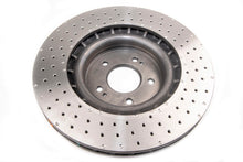 Cargar imagen en el visor de la galería, DBA 2018 Kia Stinger con frenos Brembo Rotor delantero perforado y con hoyuelos Serie 4000
