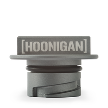 Cargar imagen en el visor de la galería, Mishimoto 05-16 Ford Mustang Hoonigan Tapón de llenado de aceite - Plata