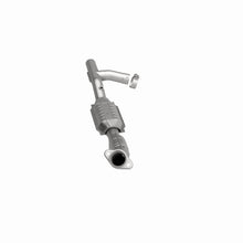 Cargar imagen en el visor de la galería, MagnaFlow Conv DF 99-00 Ford Trucks 5.4L