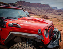 Cargar imagen en el visor de la galería, Capó de dispersión de calor DV8 Offroad 18+ Jeep JL - Imprimación negra