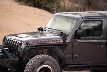 Cargar imagen en el visor de la galería, DV8 Offroad 18-22 Jeep Gladiator JT Soporte de barra de luz de capó