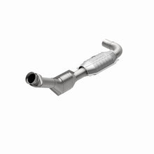 Cargar imagen en el visor de la galería, MagnaFlow Conv DF 99-00 Ford F-150 4.2L 50S