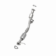 Cargar imagen en el visor de la galería, MagnaFlow Conv DF 02-03 Saturn Vue 3.0L Rear