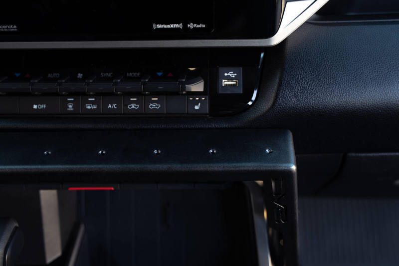 DV8 Offroad 22-23 Toyota Tundra Consola central Paneles Molle/Montaje de dispositivo
