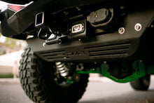 Cargar imagen en el visor de la galería, DV8 Offroad 07-21 Jeep Wrangler (JK/JL) Enganche atornillable con luces