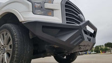 Cargar imagen en el visor de la galería, Parachoques delantero Road Armor 15-17 Ford F150 SPARTAN - Tex Blk