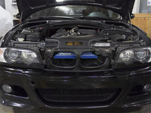 Cargar imagen en el visor de la galería, Admisiones aFe MagnumFORCE Scoops AIS BMW Serie 3/M3 (E46) 01-06 L6 - Azul Mate