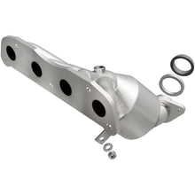 Cargar imagen en el visor de la galería, MagnaFlow Conv Direct Fit 09-14 Sentra 2.0L Manifold