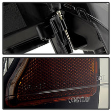 Cargar imagen en el visor de la galería, Xtune Dodge Ram 1500 02-05 Amber Crystal Headlights HD-JH-DR02-AM-BSM