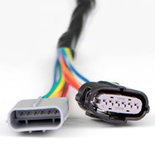 Cargar imagen en el visor de la galería, Banks Power Pedal Monster Throttle Sensitivity Booster (independiente) - Uso con teléfono